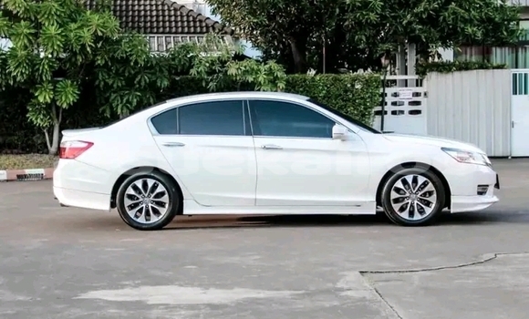 ซื้อ รถมือสอง Honda Accord ขาว รถยนต์ ใน %{เมือง} ใน บุรีรัมย์
