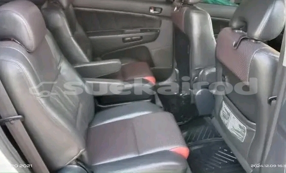 Buy Used Toyota Wish White Car in Chachoengsao in Chachoengsao