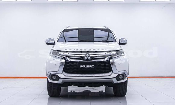 Buy Used Mitsubishi Pajero White Car in Bangkok in Bangkok Buy Used Mitsubishi Pajero White Car in Bangkok in Bangkok