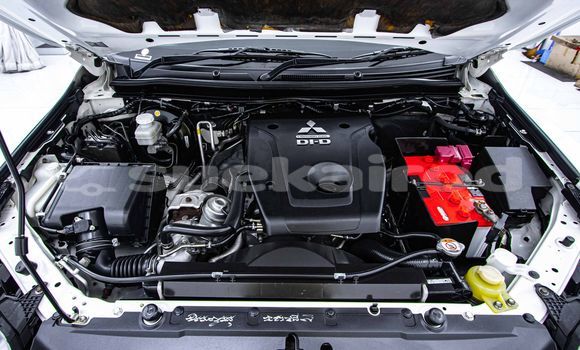 Buy Used Mitsubishi Pajero White Car in Bangkok in Bangkok Buy Used Mitsubishi Pajero White Car in Bangkok in Bangkok