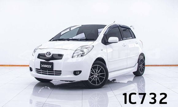 ซื้อ รถมือสอง Toyota Yaris ขาว รถยนต์ ใน %{เมือง} ใน กรุงเทพมหานคร