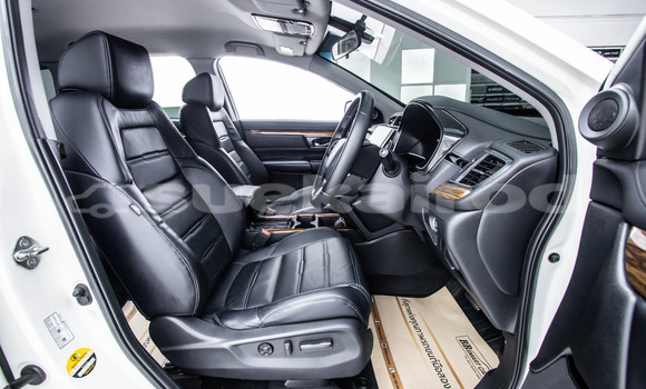 Buy Used Honda CR-V White Car in Bangkok in Bangkok Buy Used Honda CR-V White Car in Bangkok in Bangkok