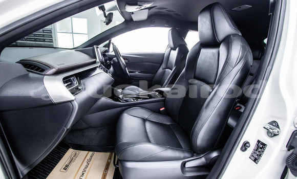 ซื้อ รถมือสอง Toyota C-HR ขาว รถยนต์ ใน %{เมือง} ใน กรุงเทพมหานคร ซื้อ รถมือสอง Toyota C-HR ขาว รถยนต์ ใน %{เมือง} ใน กรุงเทพมหานคร