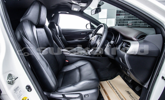 ซื้อ รถมือสอง Toyota C-HR ขาว รถยนต์ ใน %{เมือง} ใน กรุงเทพมหานคร ซื้อ รถมือสอง Toyota C-HR ขาว รถยนต์ ใน %{เมือง} ใน กรุงเทพมหานคร