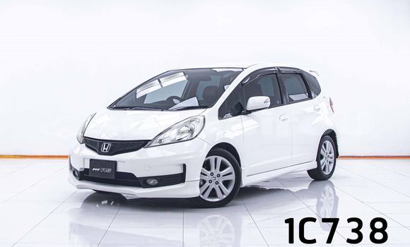ซื้อ รถมือสอง Honda Jazz ขาว รถยนต์ ใน %{เมือง} ใน กรุงเทพมหานคร