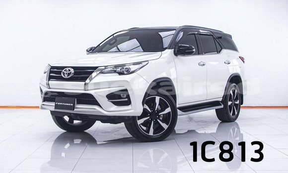 ซื้อ รถมือสอง Toyota Fortuner ขาว รถยนต์ ใน %{เมือง} ใน กรุงเทพมหานคร