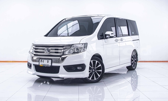 Buy Used Honda Stepwgn White Car in Bangkok in Bangkok
