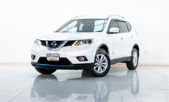 Buy Used Nissan X-Trail White Car in Bangkok in Bangkok