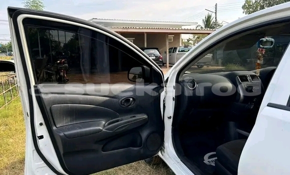 ซื้อ รถมือสอง Nissan Almera ขาว รถยนต์ ใน %{เมือง} ใน ชัยนาท