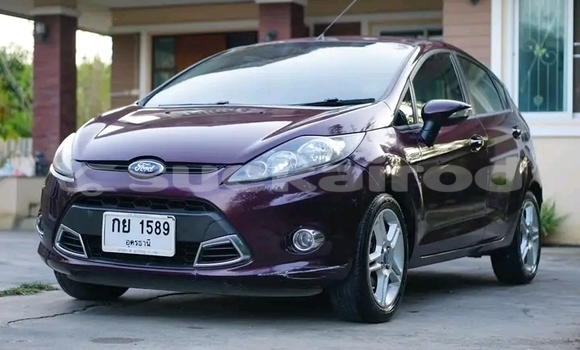 ซื้อ รถมือสอง Ford Fiesta สีแดง รถยนต์ ใน %{เมือง} ใน ชัยนาท
