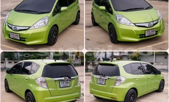 ซื้อ รถมือสอง Honda Jazz เงิน รถยนต์ ใน %{เมือง} ใน กรุงเทพมหานคร