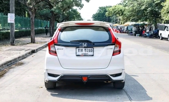 ซื้อ รถมือสอง Honda Jazz ขาว รถยนต์ ใน %{เมือง} ใน กาญจนบุรี