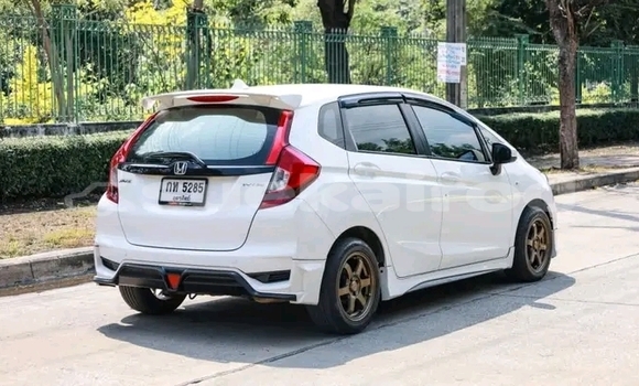 Buy Used Honda Jazz White Car in Kanchanaburi in Kanchanaburi Buy Used Honda Jazz White Car in Kanchanaburi in Kanchanaburi