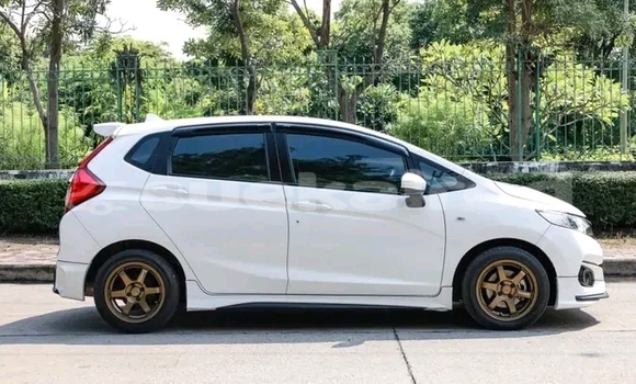 Buy Used Honda Jazz White Car in Kanchanaburi in Kanchanaburi Buy Used Honda Jazz White Car in Kanchanaburi in Kanchanaburi