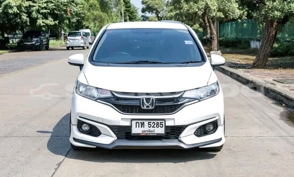 Buy Used Honda Jazz White Car in Kanchanaburi in Kanchanaburi Buy Used Honda Jazz White Car in Kanchanaburi in Kanchanaburi