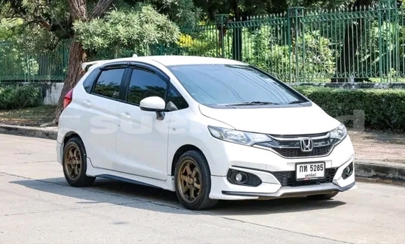 Buy Used Honda Jazz White Car in Kanchanaburi in Kanchanaburi Buy Used Honda Jazz White Car in Kanchanaburi in Kanchanaburi