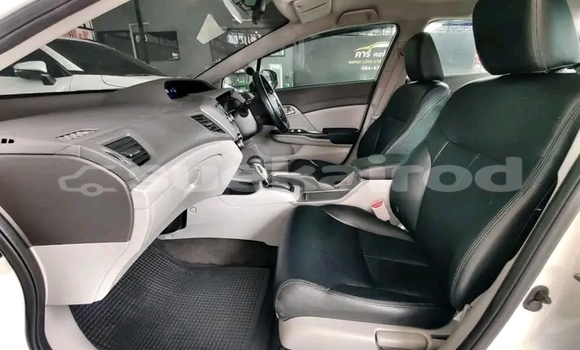 ซื้อ รถมือสอง Honda Civic ขาว รถยนต์ ใน %{เมือง} ใน กาญจนบุรี