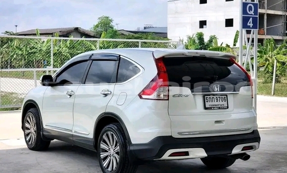 ซื้อ รถมือสอง Honda CR-V ขาว รถยนต์ ใน %{เมือง} ใน ฉะเชิงเทรา
