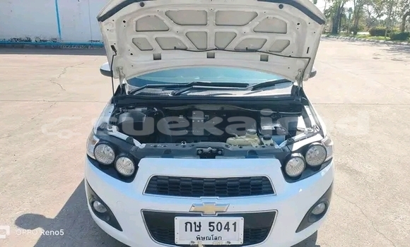 ซื้อ รถมือสอง Chevrolet Sonic ขาว รถยนต์ ใน %{เมือง} ใน ชัยนาท