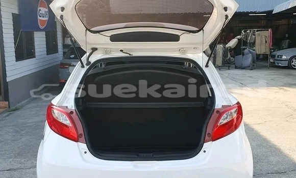 ซื้อ รถมือสอง Mazda 2 ขาว รถยนต์ ใน %{เมือง} ใน เชียงราย ซื้อ รถมือสอง Mazda 2 ขาว รถยนต์ ใน %{เมือง} ใน เชียงราย