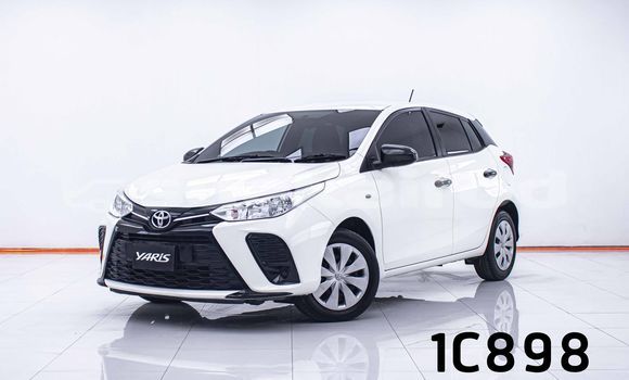 ซื้อ รถมือสอง Toyota Yaris ขาว รถยนต์ ใน %{เมือง} ใน กรุงเทพมหานคร