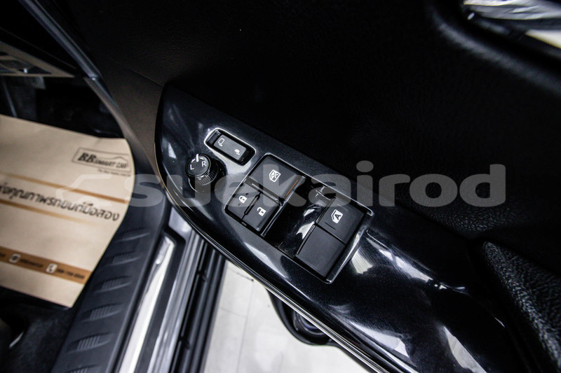 Big with watermark toyota hiluxe revo bangkok bangkok 75116