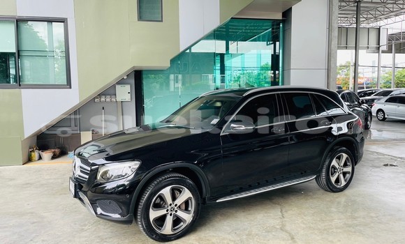 ซื้อ รถมือสอง Mercedes-Benz GLC 250D สีดำ รถยนต์ ใน %{เมือง} ใน กรุงเทพมหานคร