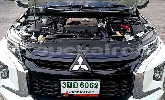 Buy Used Mitsubishi Triton White Car in Chai Nat in Chai Nat