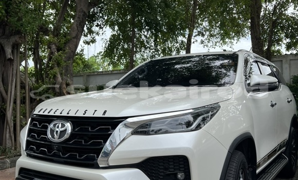 Buy Used Toyota Fortuner White Car in Phuket in Phuket