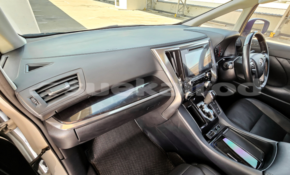 Buy Used Toyota Alphard White Car in Nonthaburi in Nonthaburi Buy Used Toyota Alphard White Car in Nonthaburi in Nonthaburi