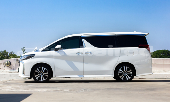 Buy Used Toyota Alphard White Car in Nonthaburi in Nonthaburi Buy Used Toyota Alphard White Car in Nonthaburi in Nonthaburi