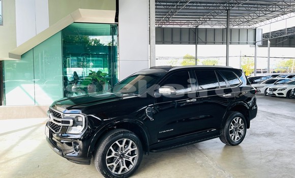 ซื้อ รถมือสอง Ford Everest สีดำ รถยนต์ ใน %{เมือง} ใน นนทบุรี