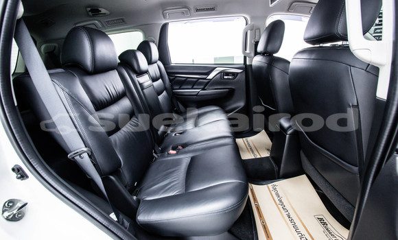 ซื้อ รถมือสอง Mitsubishi Pajero Sport ขาว รถยนต์ ใน %{เมือง} ใน กรุงเทพมหานคร ซื้อ รถมือสอง Mitsubishi Pajero Sport ขาว รถยนต์ ใน %{เมือง} ใน กรุงเทพมหานคร