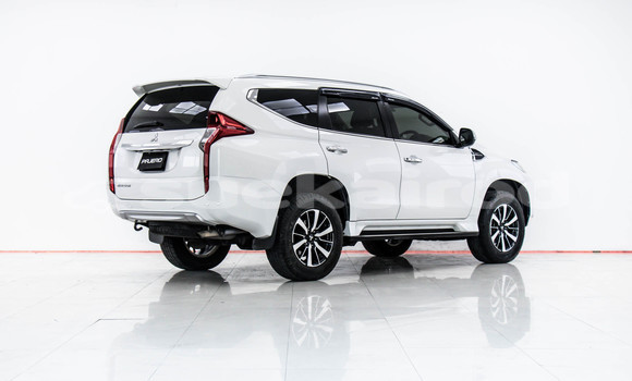 ซื้อ รถมือสอง Mitsubishi Pajero Sport ขาว รถยนต์ ใน %{เมือง} ใน กรุงเทพมหานคร ซื้อ รถมือสอง Mitsubishi Pajero Sport ขาว รถยนต์ ใน %{เมือง} ใน กรุงเทพมหานคร