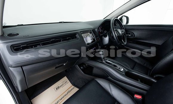 Buy Used Honda HR-V White Car in Bangkok in Bangkok Buy Used Honda HR-V White Car in Bangkok in Bangkok