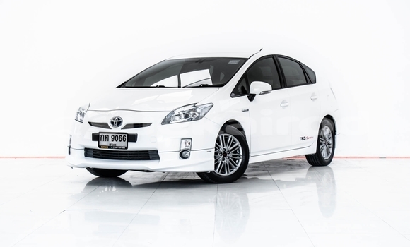 Buy Used Toyota Prius White Car in Nonthaburi in Nonthaburi Buy Used Toyota Prius White Car in Nonthaburi in Nonthaburi