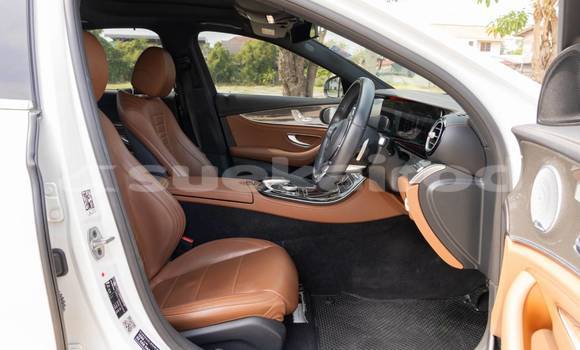 ซื้อ รถมือสอง Mercedes-Benz E-Classe ขาว รถยนต์ ใน %{เมือง} ใน นนทบุรี ซื้อ รถมือสอง Mercedes-Benz E-Classe ขาว รถยนต์ ใน %{เมือง} ใน นนทบุรี