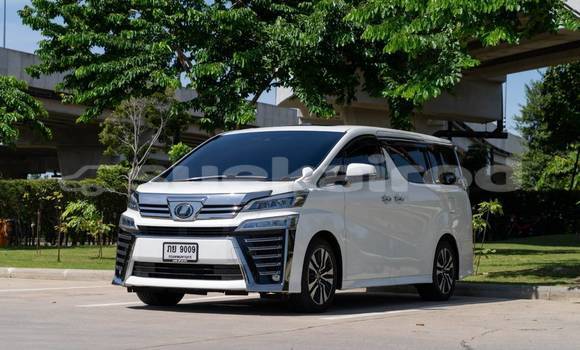 Buy Used Toyota Vellfire White Car in Nonthaburi in Nonthaburi