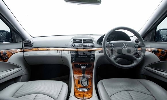 ซื้อ รถมือสอง Mercedes-Benz E-Classe สีดำ รถยนต์ ใน %{เมือง} ใน นนทบุรี ซื้อ รถมือสอง Mercedes-Benz E-Classe สีดำ รถยนต์ ใน %{เมือง} ใน นนทบุรี