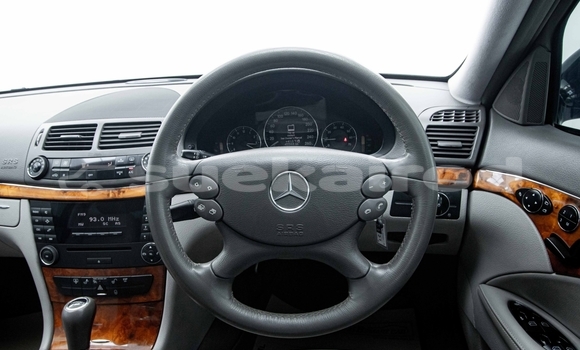 ซื้อ รถมือสอง Mercedes-Benz E-Classe สีดำ รถยนต์ ใน %{เมือง} ใน นนทบุรี ซื้อ รถมือสอง Mercedes-Benz E-Classe สีดำ รถยนต์ ใน %{เมือง} ใน นนทบุรี