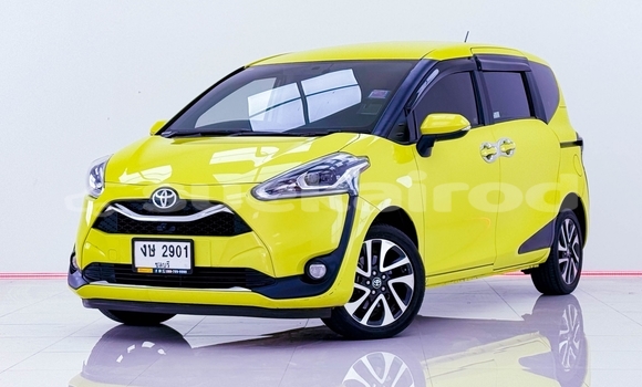 Buy Used Toyota Sienta Red Car in Nonthaburi in Nonthaburi