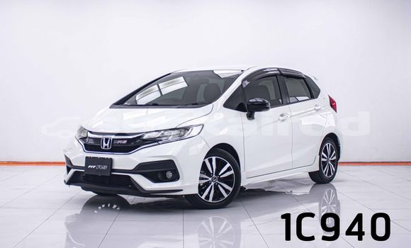 ซื้อ รถมือสอง Honda Jazz ขาว รถยนต์ ใน %{เมือง} ใน กรุงเทพมหานคร