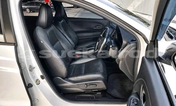 ซื้อ รถมือสอง Honda HR-V ขาว รถยนต์ ใน %{เมือง} ใน ชุมพร