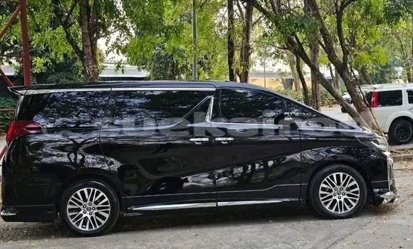 Buy Used Toyota Alphard Black Car in Chachoengsao in Chachoengsao