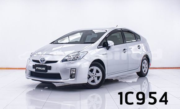 TOYOTA　PRIUS　α Toyota Prius Alpha G Tune Black Specs, Dimensions and Photos