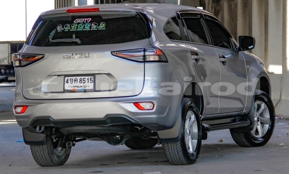 ซื้อ รถมือสอง Isuzu MU-X เงิน รถยนต์ ใน %{เมือง} ใน นนทบุรี ซื้อ รถมือสอง Isuzu MU-X เงิน รถยนต์ ใน %{เมือง} ใน นนทบุรี