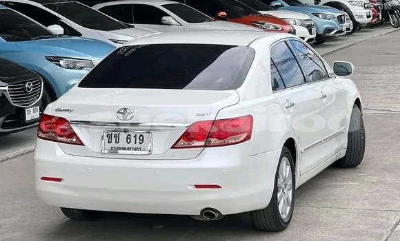 Buy Used Toyota Camry White Car in Chai Nat in Chai Nat