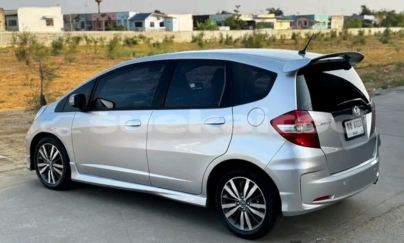 ซื้อ รถมือสอง Honda Jazz อื่น ๆ รถยนต์ ใน %{เมือง} ใน ชัยนาท