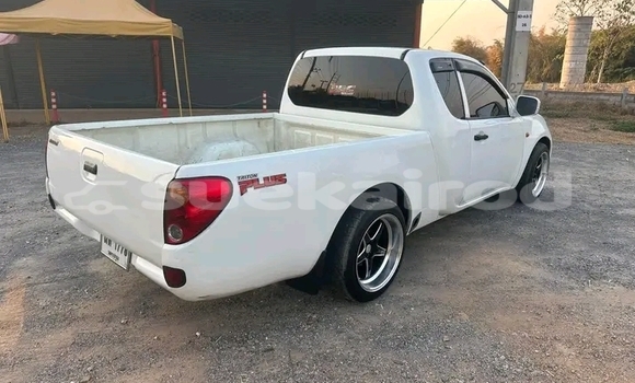 ซื้อ รถมือสอง Toyota Tundra ขาว รถยนต์ ใน %{เมือง} ใน กาฬสินธุ์