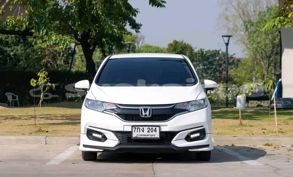 Buy Used Honda Jazz White Car in Chai Nat in Chai Nat Buy Used Honda Jazz White Car in Chai Nat in Chai Nat
